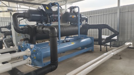 電路板制造公司集中哄冷水機工程案倒，分別供電路板鉆吼機中心軸冷卻蝕刻線冷卻電鍍線冷卻等